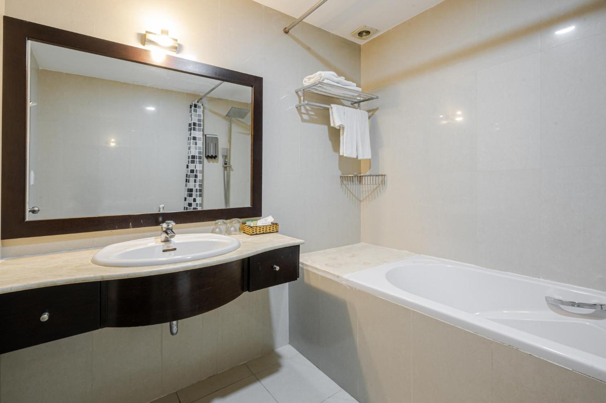 הו צ'י מין סיטי La Serena Boutique Hotel מראה חיצוני תמונה